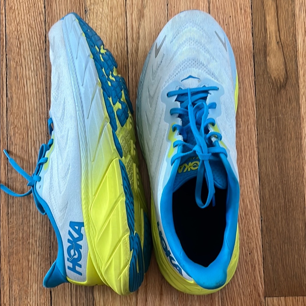Hoka Arahi 6 running  shoes